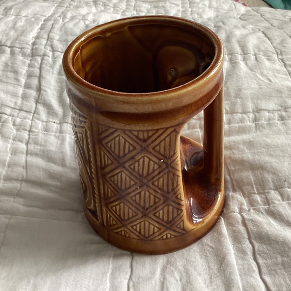 VINTAGE TIKKI GLAZED CERAMIC MUG WITH CONCAVE HANDLE; PRETTY COOL! - Picture 5 of 9